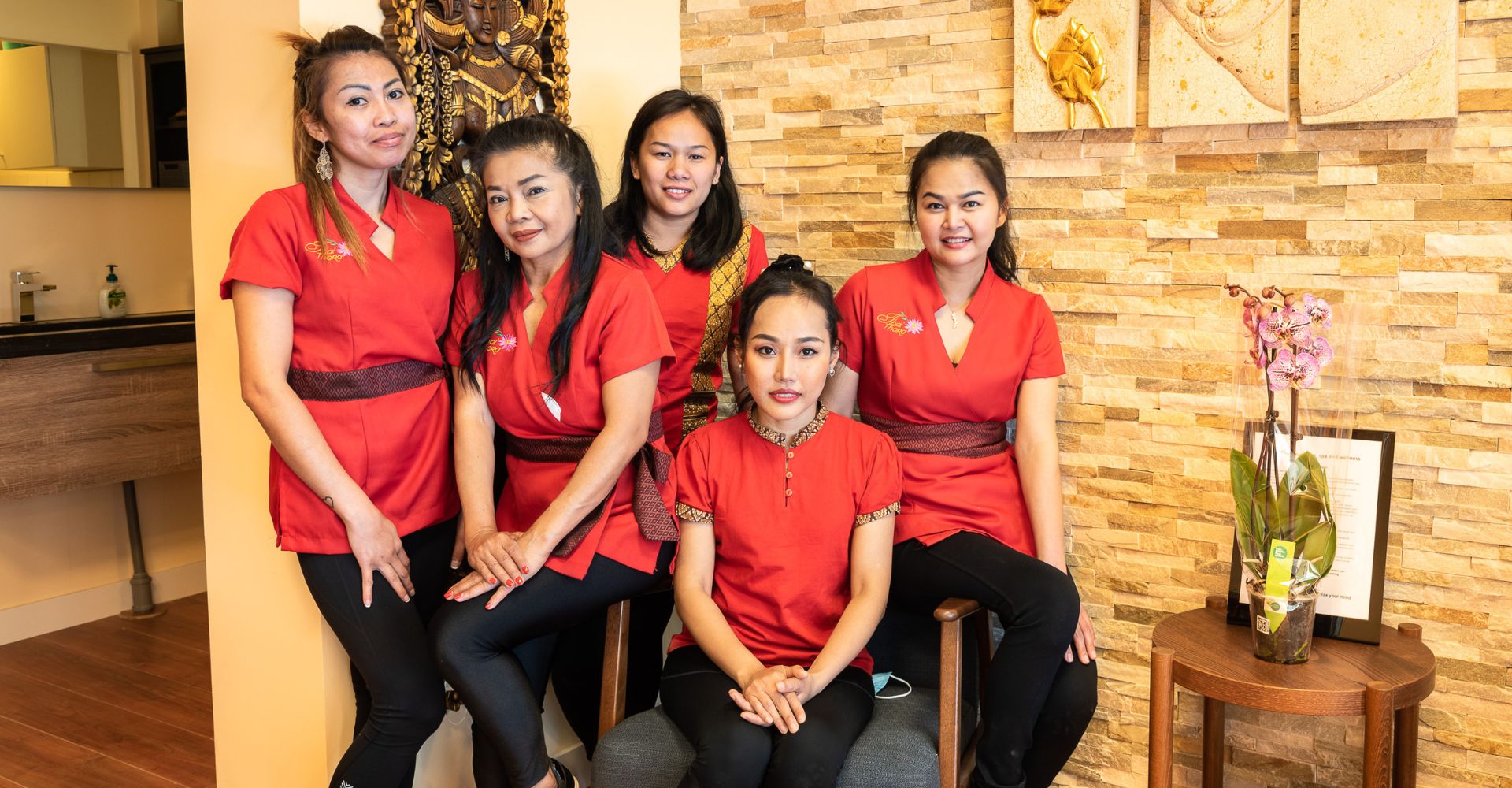 Team van Thai Thara aan de Bilderdijkstraat in Amsterdam